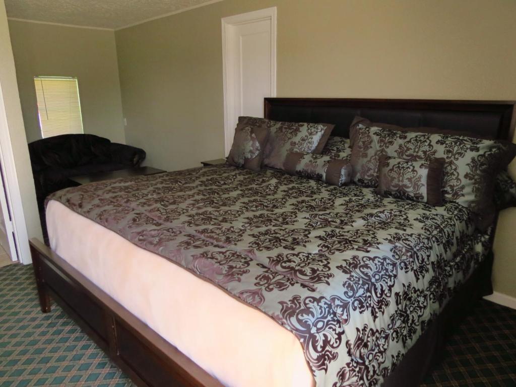 Best Inn Motel Salina Room photo