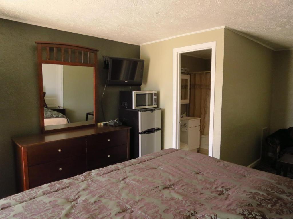 Best Inn Motel Salina Room photo